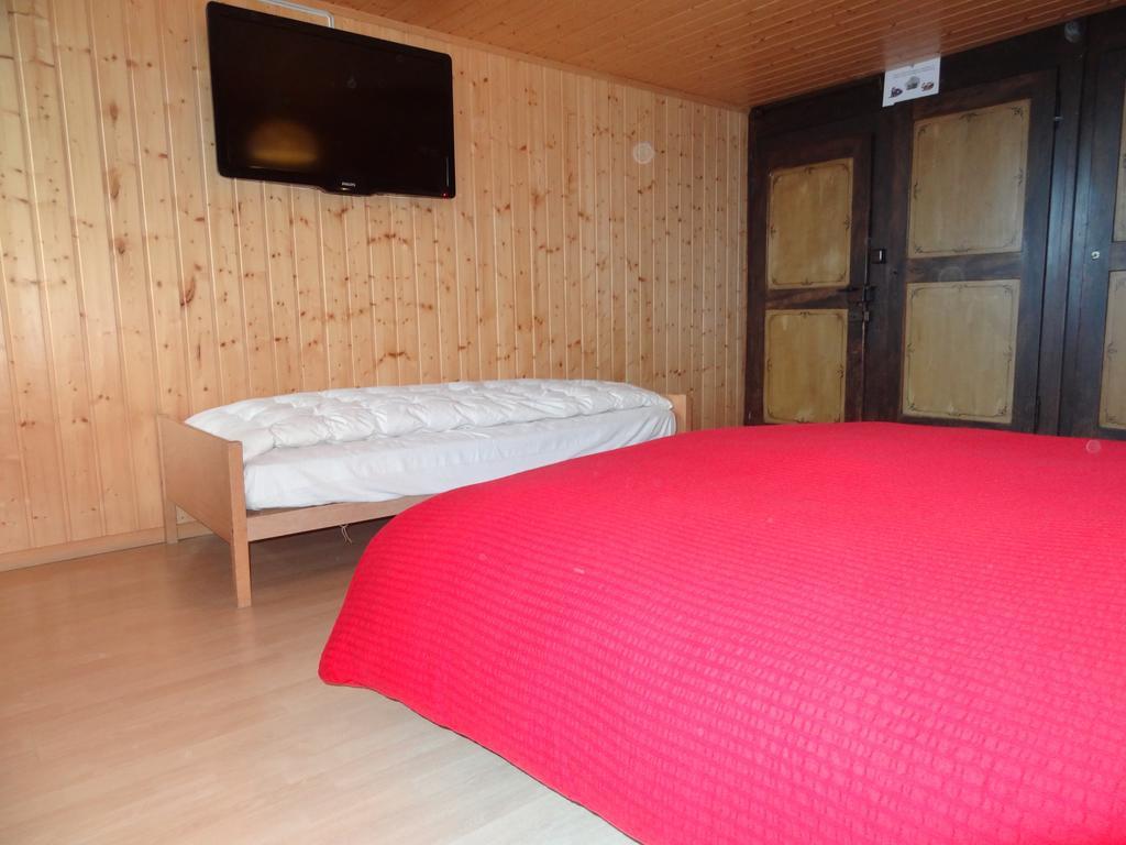 Helvetia Bed and Breakfast Troistorrents Værelse billede
